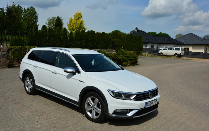 Volkswagen Passat cena 59900 przebieg: 221000, rok produkcji 2016 z Łobez małe 596